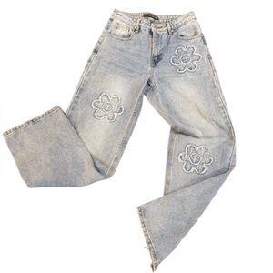 Cabi 1850 Embroidered Daisy Light Wash‎ Straight Jeans Size 3